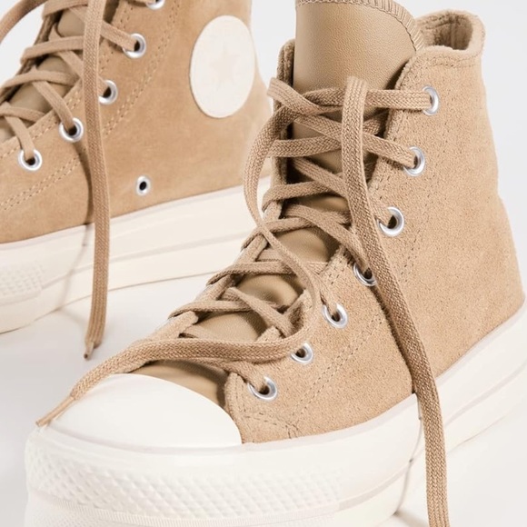 Converse high top size 8.5 suede EUC - Picture 4 of 5